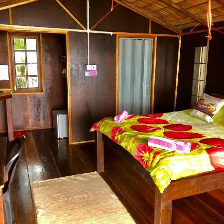 Beachfront Hut Upstairs Astra - Beach Shack Chalet Kampong Juara Exteriér fotografie