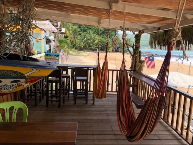 Beachfront Hut Upstairs Astra - Beach Shack Chalet Kampong Juara Exteriér fotografie