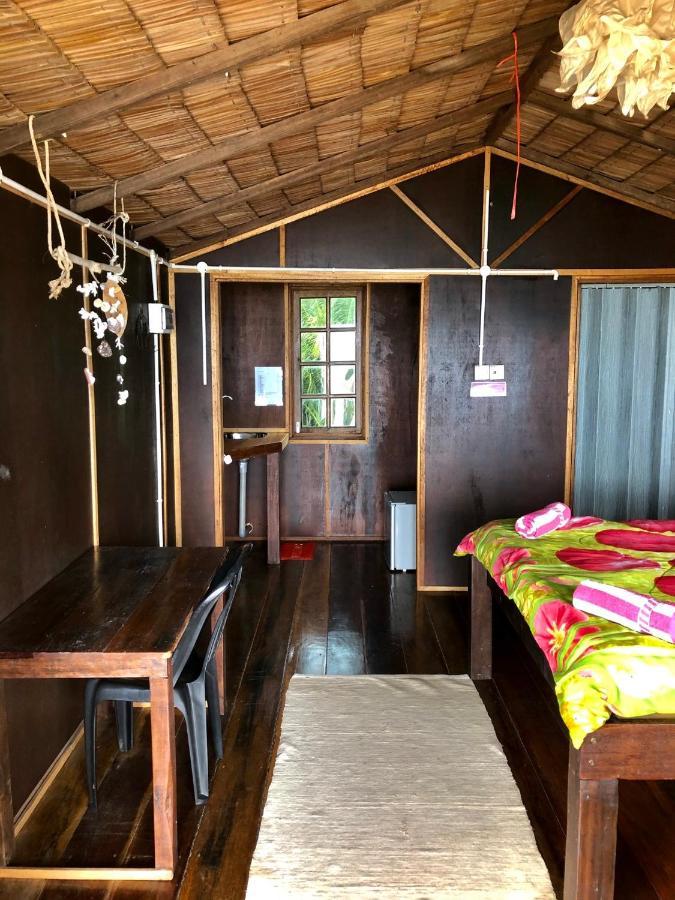 Beachfront Hut Upstairs Astra - Beach Shack Chalet Kampong Juara Exteriér fotografie