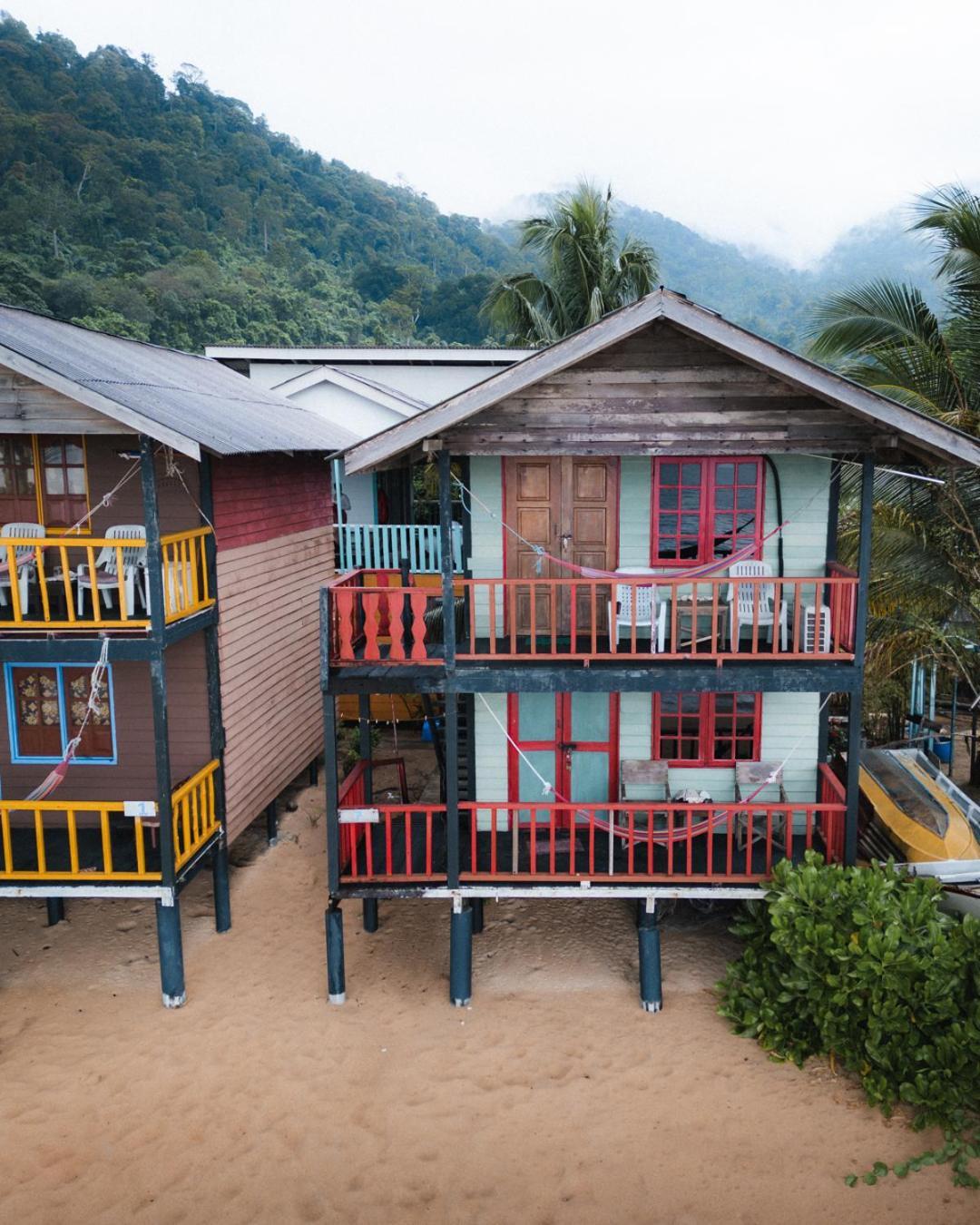 Beachfront Hut Upstairs Astra - Beach Shack Chalet Kampong Juara Exteriér fotografie