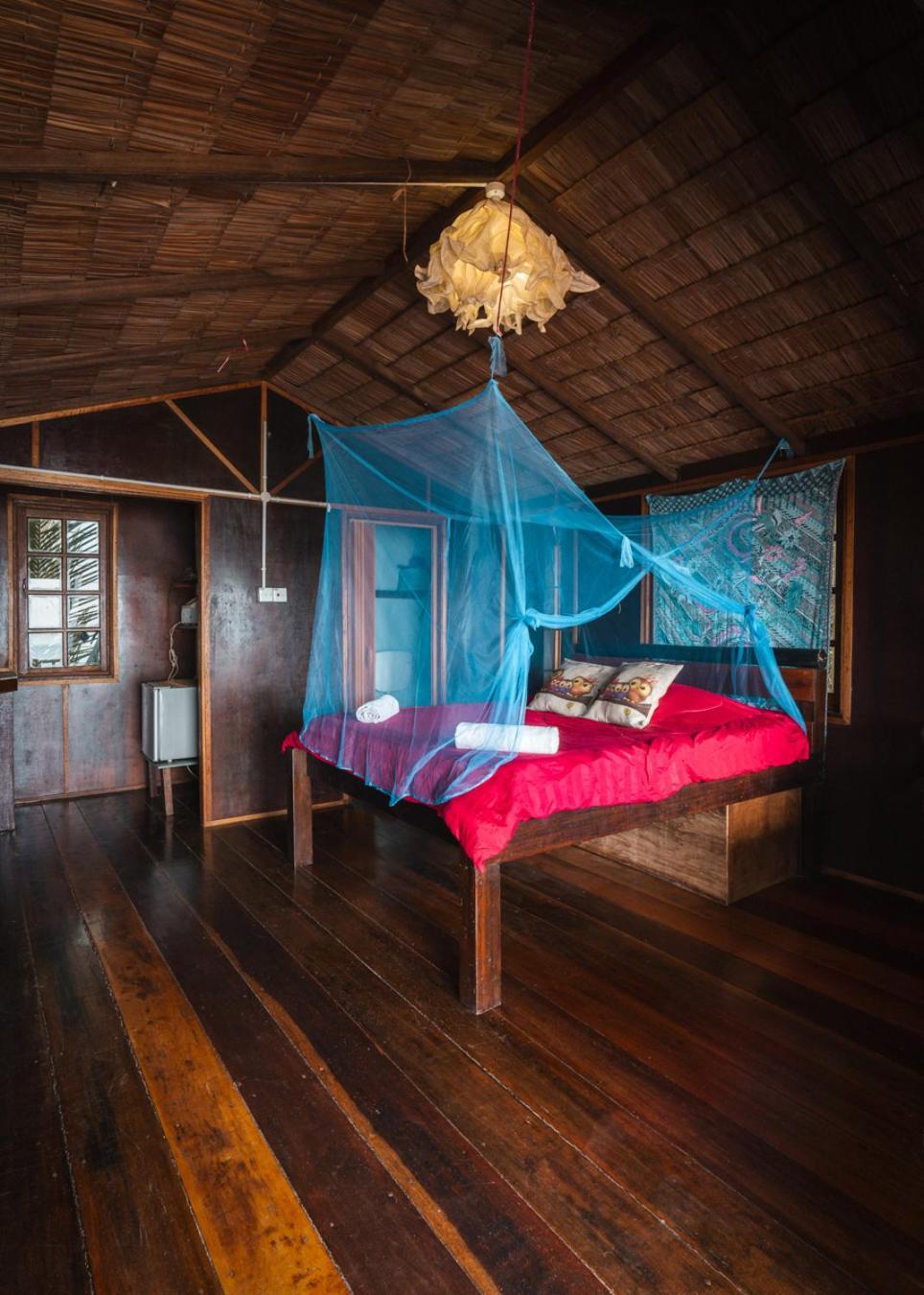 Beachfront Hut Upstairs Astra - Beach Shack Chalet Kampong Juara Exteriér fotografie